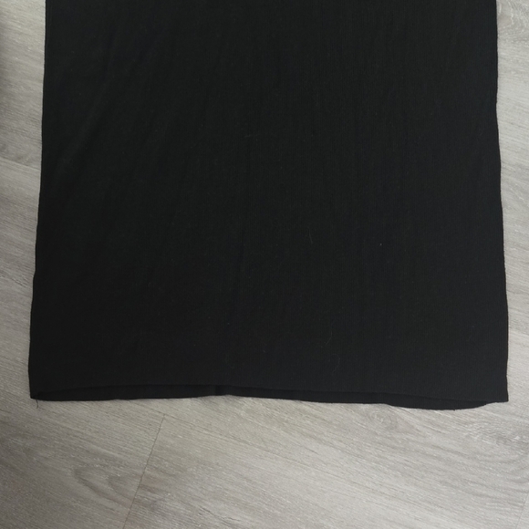 Elegant Black Women's Skirt - Picture 6 of 6